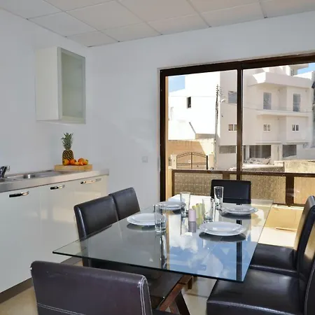 Large St Julians Central 2 Apartamento *
