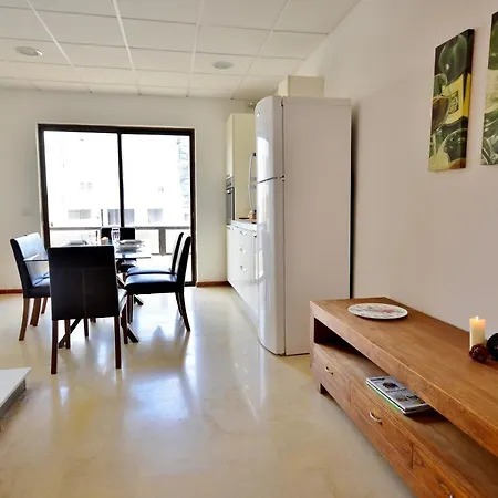 Large St Julians Central 2 Apartment